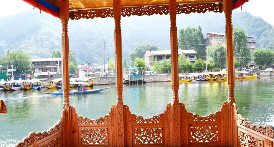 New White House Houseboat, Srinagar 5